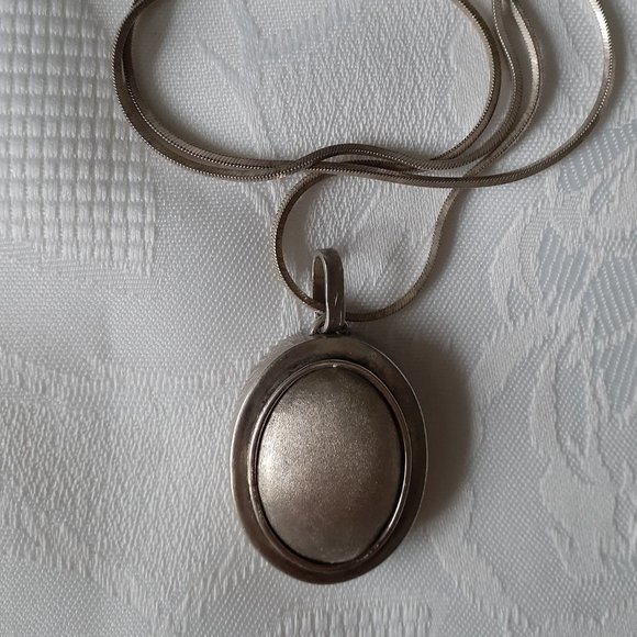 Pendant with chain - Picture 6 of 10